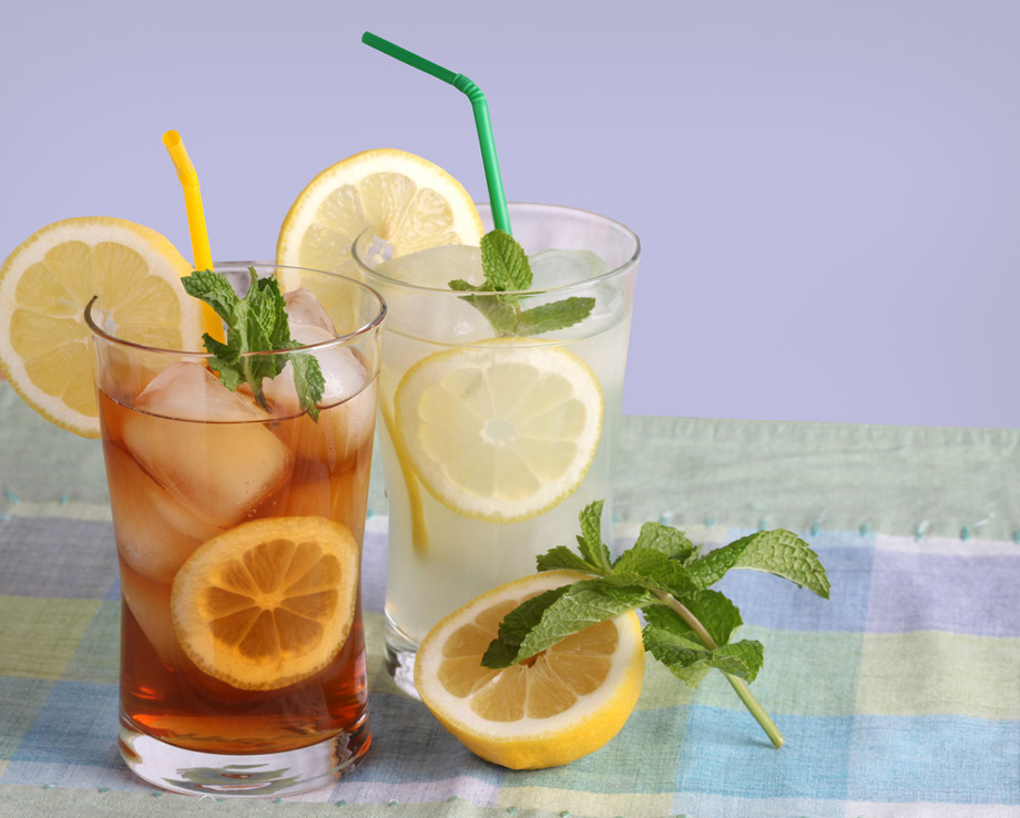 glasses-of-iced-tea-and-lemonade