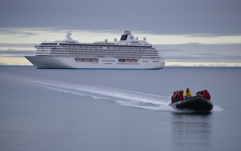 crystal-serenity-at-cambridge-bay