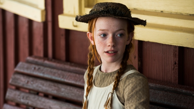 amybeth-mcnulty-as-anne-shirley-in-anne