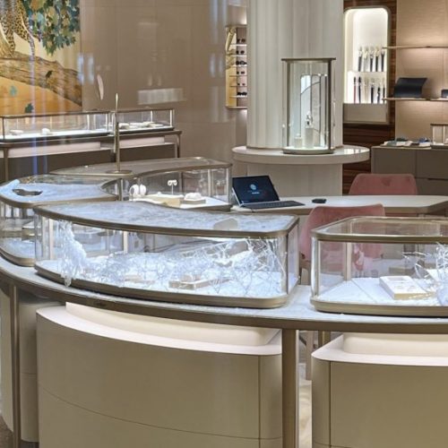 ОГРАБЛЕНИЕ МАГАЗИНА CARTIER В YORKDALE MALL. РАЗЫСКИВАЮТСЯ ТРОЕ 
