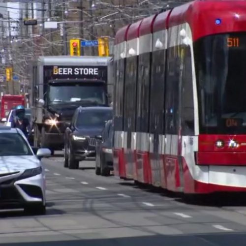 ГОРСОВЕТ ТОРОНТО ОДОБРИЛ ПРИОРИТЕТНЫЕ ПОЛОСЫ ДЛЯ АВТОБУСОВ И ТРАМВАЕВ НА BATHURST И DUFFERIN