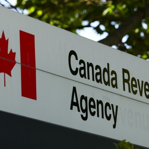 CRA ТРЕБУЕТ ВЕРНУТЬ ПОСОБИЕ,  ПОЛУЧЕННОЕ ПО ПРИЧИНЕ COVID-19