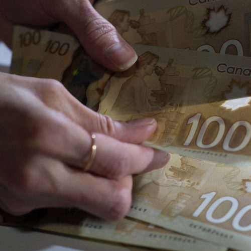 В КАНАДЕ ЗНАЧИТЕЛЬНО УВЕЛИЧИЛОСЬ КОЛИЧЕСТВО ФАЛЬШИВЫХ БАНКНОТ В МАГАЗИНАХ