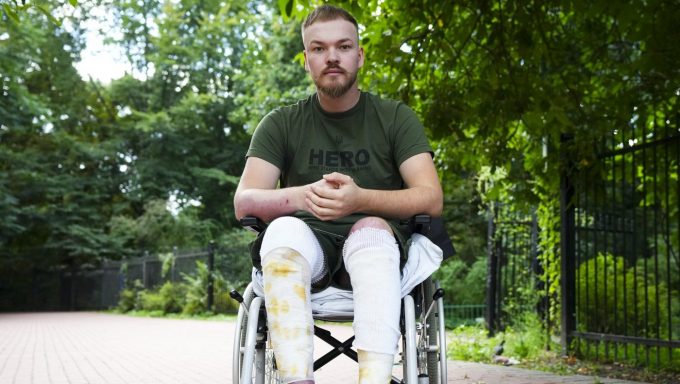 ПОЛУЧИВШИЙ РАНЕНИЯ ЖИТЕЛЬ КАЛГАРИ О ВОЙНЕ В УКРАИНЕ