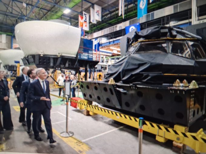 КАНАДА ДОЛЖНА ДИВЕРСИФИЦИРОВАТЬ ОБОРОННЫЕ РЕСУРСЫ 