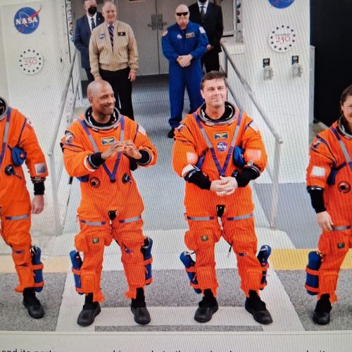 ИСТОРИЧЕСКАЯ МИССИЯ К ЛУНЕ СТАРТОВАЛА 