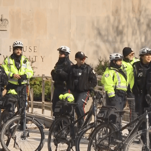 ПРОТЕСТЫ ВОЗЛЕ ПОСОЛЬСТВА США В ТОРОНТО